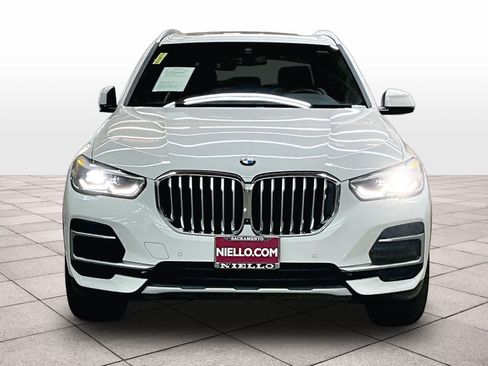 Used 2023 BMW X5 xDrive40i w/ Parking Assistance Package AWD/4WD image 3