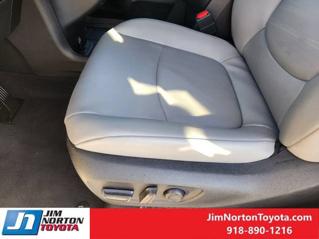 Used 2026 Toyota Sienna XLE FWD image 24
