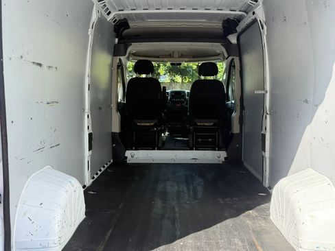 Used 2020 RAM ProMaster 2500 w/ Interior Convenience Group FWD image 3