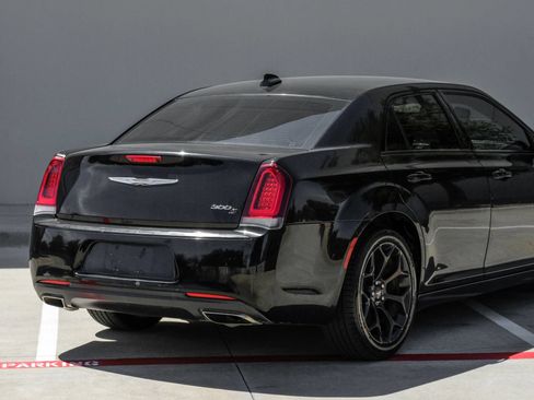 Used 2019 Chrysler 300 S RWD image 12