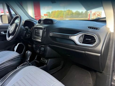 Used 2018 Jeep Renegade Latitude image 17