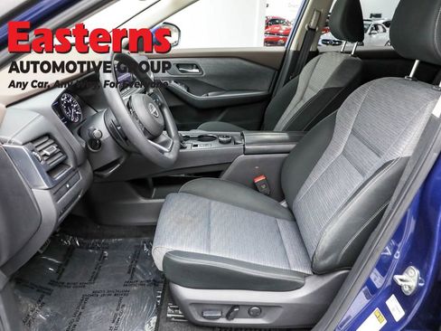 Used 2023 Nissan Rogue SV image 14