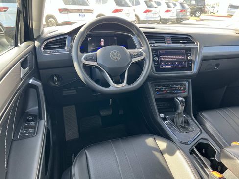 Certified 2022 Volkswagen Tiguan SE image 5
