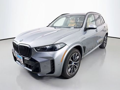 Used 2025 BMW X5 xDrive50e w/ M Sport Package image 3
