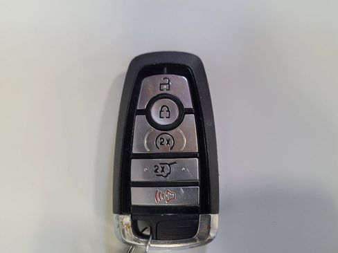 Used 2021 Ford Explorer Limited w/ Equipment Group 301A AWD/4WD image 32
