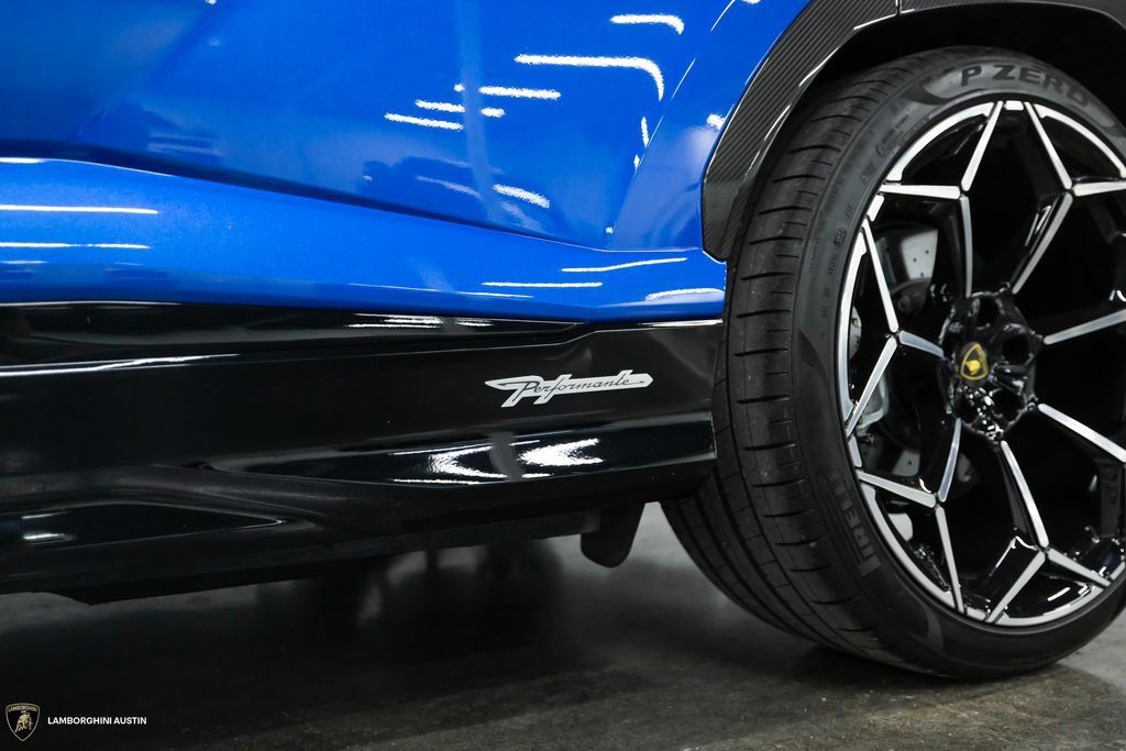 Used 2024 Lamborghini Urus Performante AWD/4WD image 8