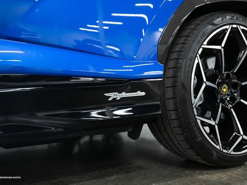 Used 2024 Lamborghini Urus Performante AWD/4WD image 8