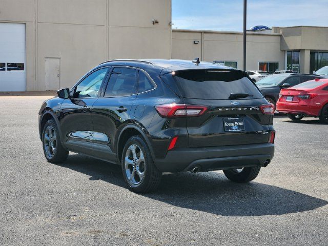Used 2025 Ford Escape ST-Line Select AWD/4WD image 4