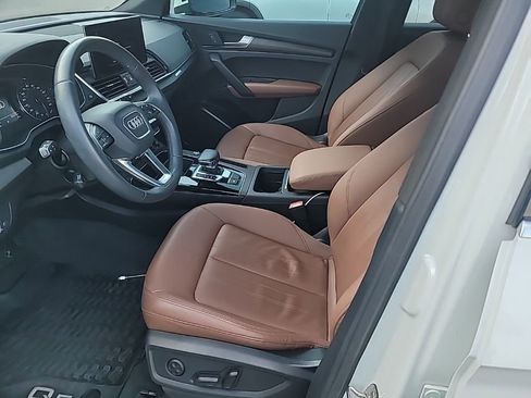 Used 2022 Audi Q5 2.0T Premium w/ Convenience Package image 4