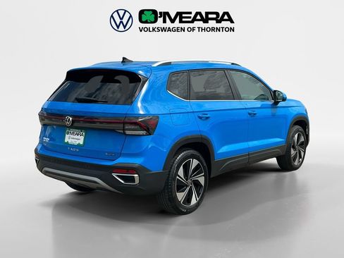 Used 2025 Volkswagen Taos SE w/ Panoramic Sunroof Package AWD/4WD image 5