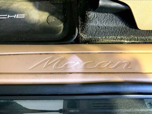 Certified 2026 Porsche Macan AWD/4WD image 19