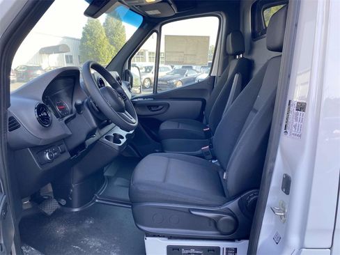Used 2024 Mercedes-Benz Sprinter 2500 image 21