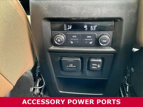 Used 2022 Chevrolet Traverse Premier image 11