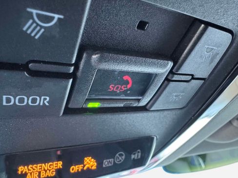 Certified 2023 Toyota Venza LE image 33