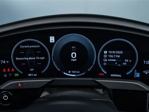 Used 2025 Porsche Taycan image 22