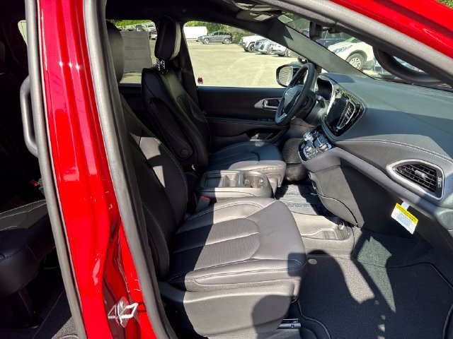 New 2027 Chrysler Pacifica Select FWD image 9