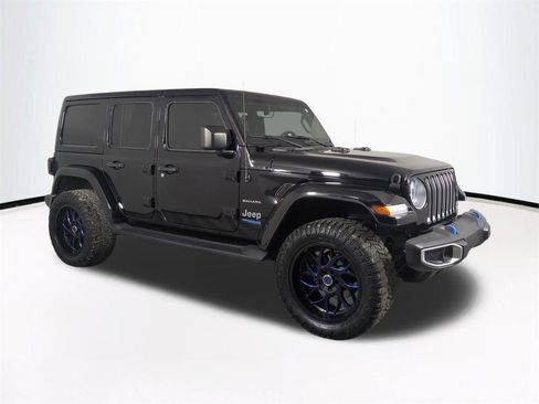 Used 2022 Jeep Wrangler Unlimited Sahara w/ Cold Weather Group image 2