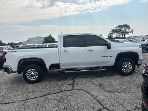 Used 2022 Chevrolet Silverado 2500 LT AWD/4WD image 5