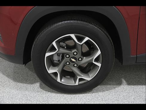 Certified 2024 Chevrolet Trax LT w/ Driver Confidence Package FWD image 21
