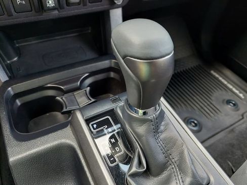 Used 2019 Toyota Tacoma TRD Off-Road w/ Technology Package AWD/4WD image 39
