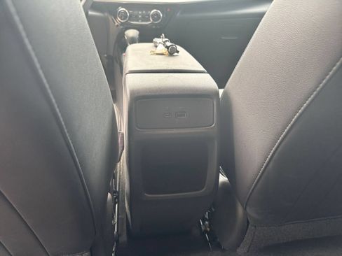 Used 2025 Chevrolet Trax LT FWD image 20