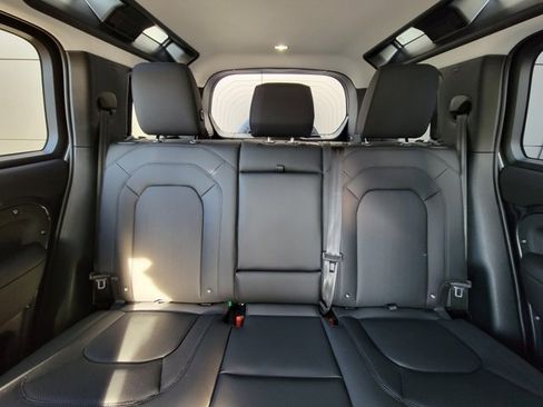 Used 2025 Land Rover Defender 110 S image 20