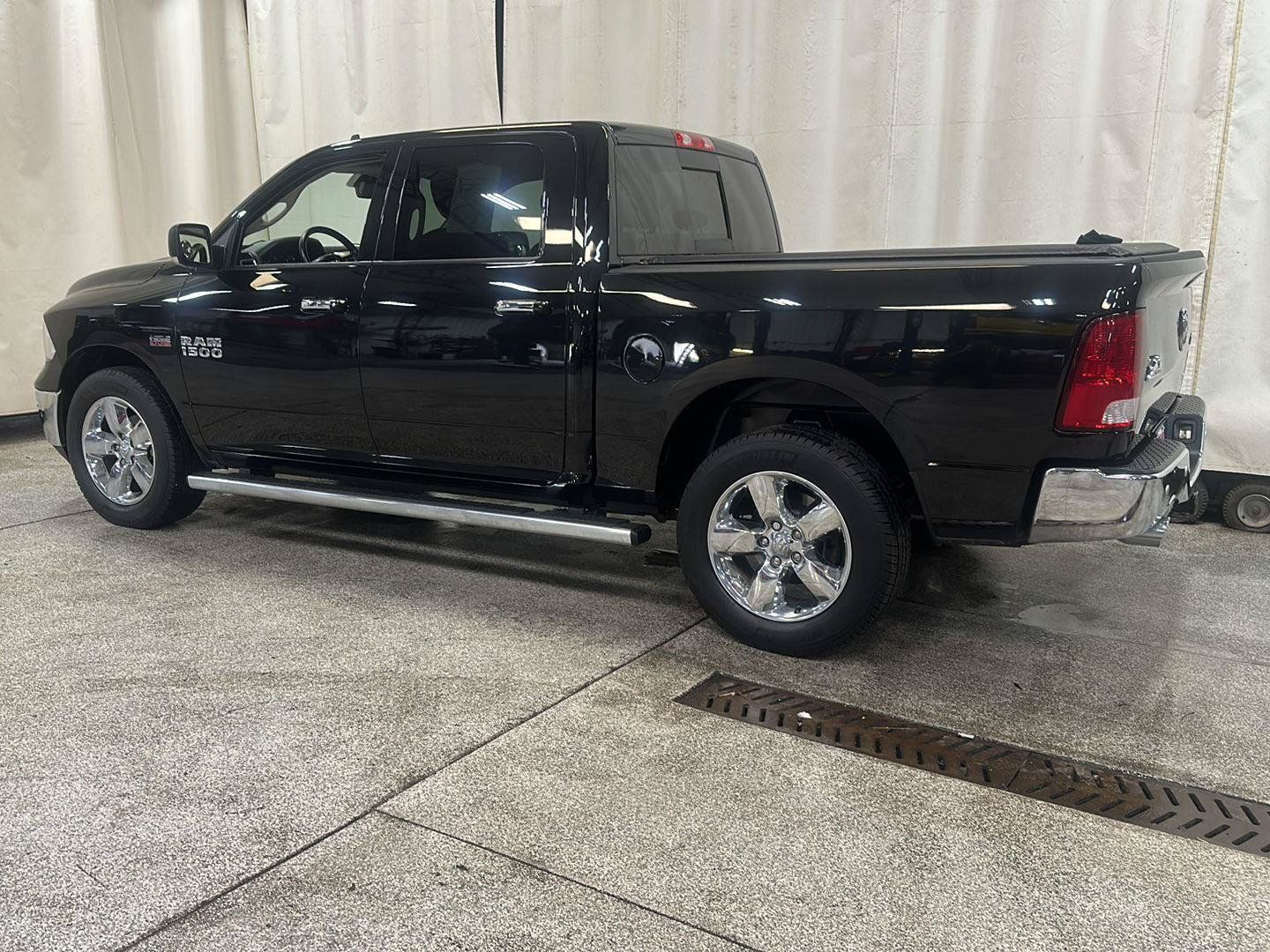Certified 2017 RAM 1500 Big Horn AWD/4WD image 3