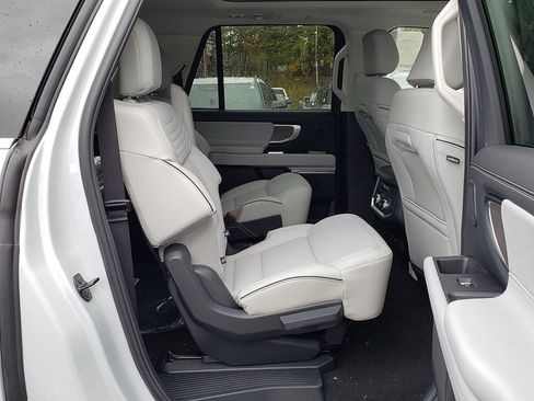 New 2025 Ford Expedition Max Platinum w/ Platinum Ultimate Package image 16