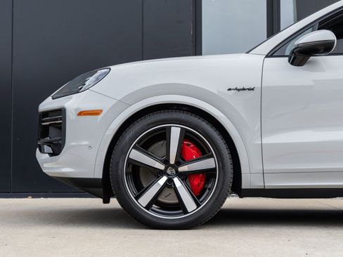 New 2025 Porsche Cayenne Turbo AWD/4WD image 13