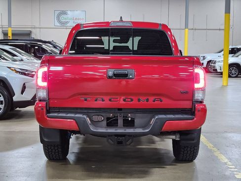 Used 2022 Toyota Tacoma TRD Sport w/ Technology Package RWD image 10