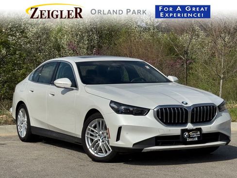 Certified 2024 BMW 530i xDrive AWD/4WD image 1