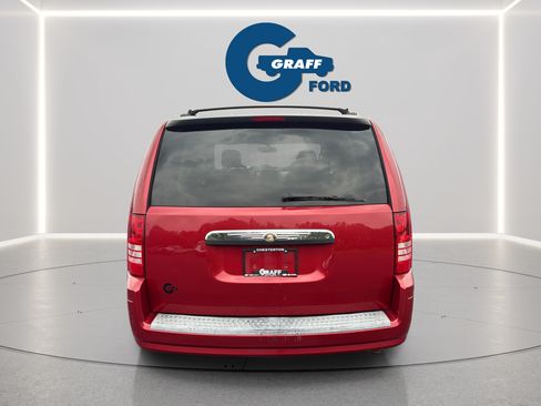 Used 2008 Chrysler Town & Country Touring w/ Family Value Group FWD image 6