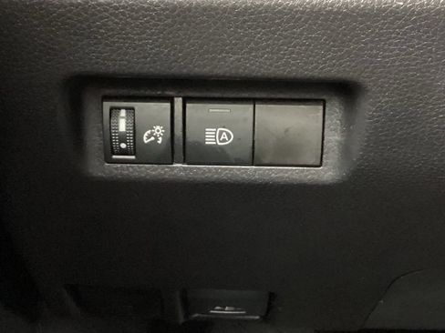 Used 2025 Toyota RAV4 XLE AWD/4WD image 28