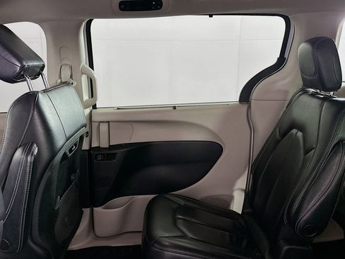 Used 2022 Chrysler Pacifica Touring-L FWD image 31