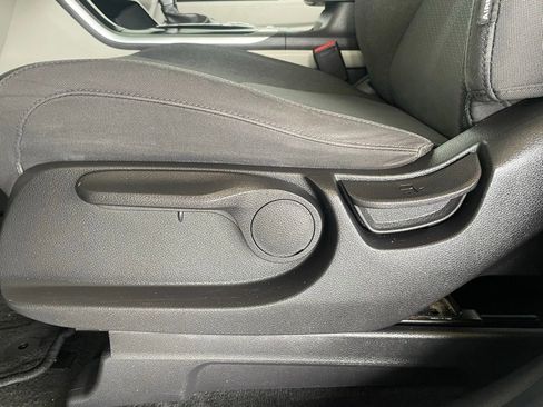 Used 2024 Kia Carnival LX image 10