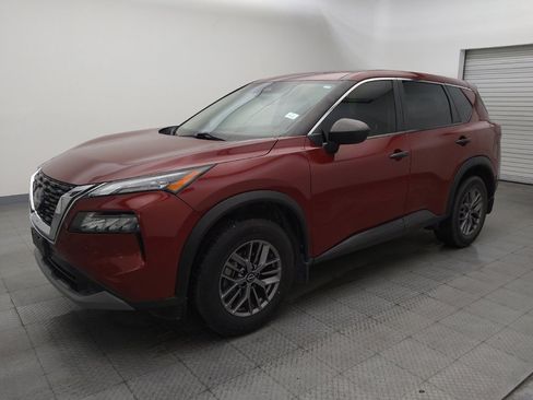 Used 2023 Nissan Rogue S image 2