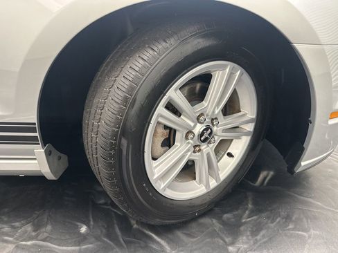 Used 2013 Ford Mustang Coupe image 26