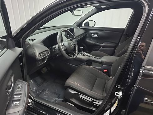 Used 2025 Honda HR-V Sport image 28