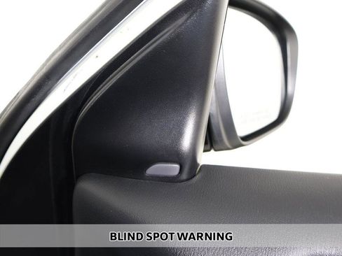 Used 2020 Nissan Pathfinder SV image 6