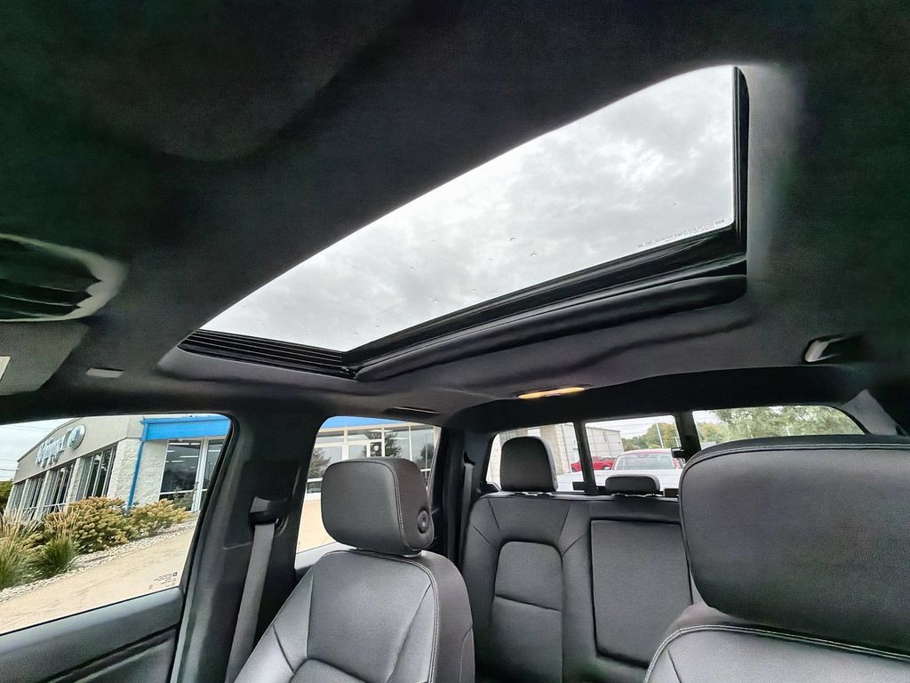 Used 2023 Chevrolet Colorado LT w/ LT Convenience Package III AWD/4WD image 16