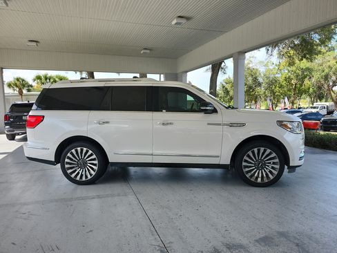 Used 2019 Lincoln Navigator Reserve AWD/4WD image 6
