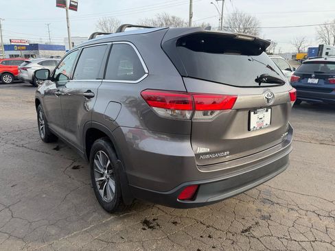Used 2019 Toyota Highlander XLE AWD/4WD image 5