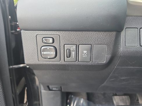Used 2014 Toyota RAV4 Limited FWD image 25