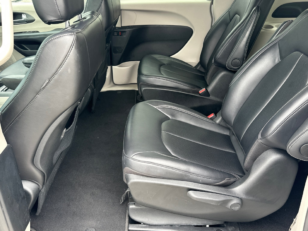 Used 2024 Chrysler Pacifica Limited FWD image 21