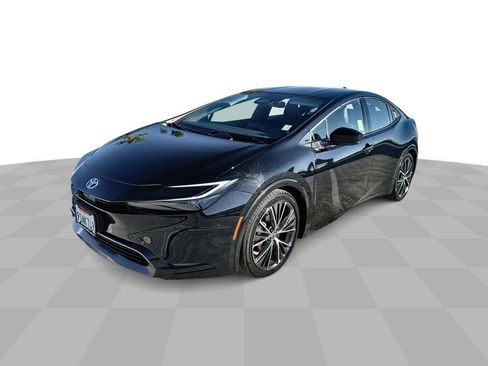 Used 2025 Toyota Prius XLE image 1