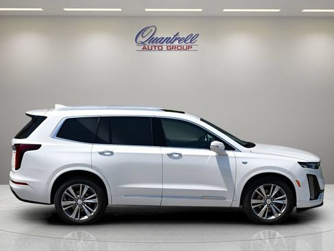 Used 2023 Cadillac XT6 Premium Luxury w/ Technology Package AWD/4WD image 3