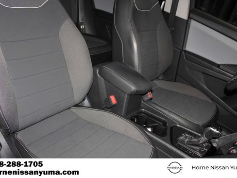 Used 2023 Volkswagen Taos SE w/ Panoramic Sunroof Package FWD image 6