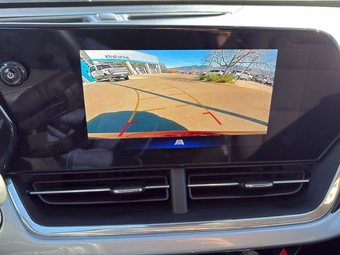 Certified 2025 Chevrolet Trax LT w/ LT Convenience Package image 19