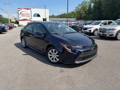 Used 2024 Toyota Corolla LE FWD image 2