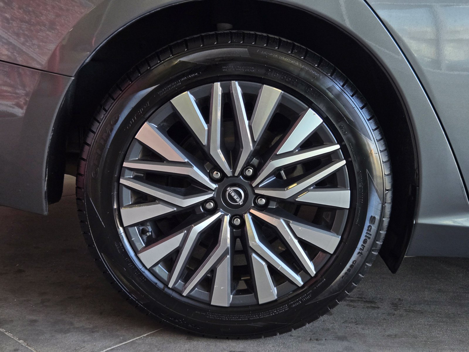 Used 2024 Nissan Altima 2.5 SV FWD image 5